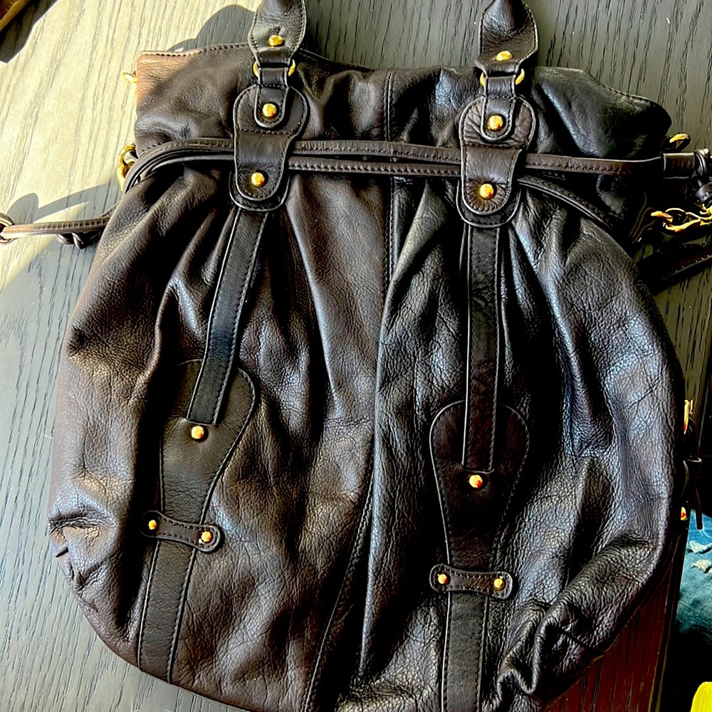 Beautiful brown leather purse. Used but like-new
